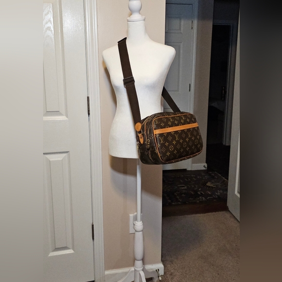 Authentic LOUIS VUITTON Monogram Reporter PM Shoulder Bag - Picture 14 of 16